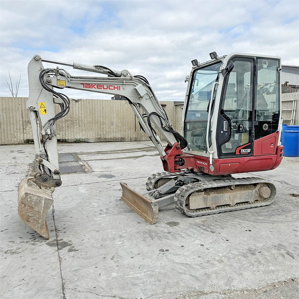 Takeuchi TB230 - Miniexcavadora: foto 1 Takeuchi TB230 - Miniexcavadora: foto 1