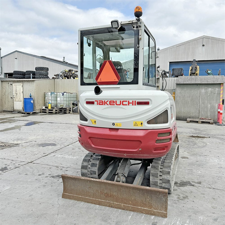 Takeuchi TB230 - Miniexcavadora: foto 5 Takeuchi TB230 - Miniexcavadora: foto 5