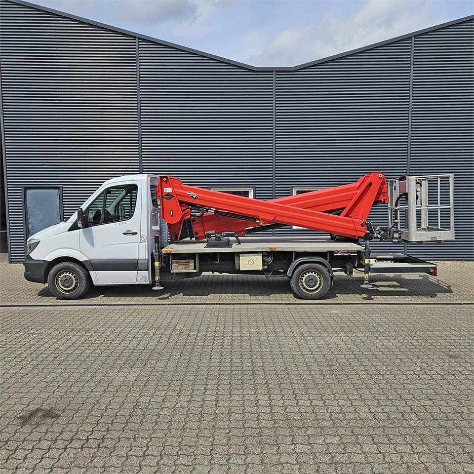 Versalift VTX-240 - Camión con plataforma elevadora: foto 3 Versalift VTX-240 - Camión con plataforma elevadora: foto 3