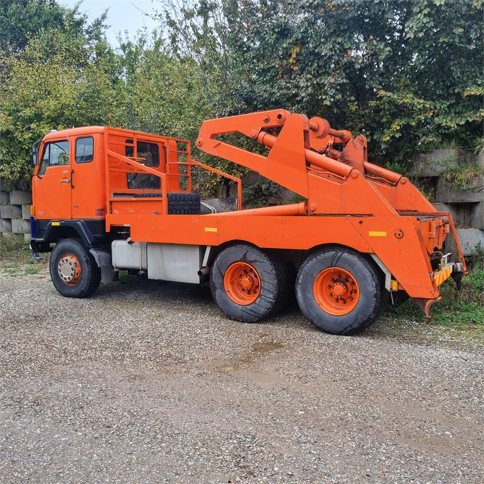 Volvo F 88 - Camión portacontenedor de cadenas: foto 3 Volvo F 88 - Camión portacontenedor de cadenas: foto 3