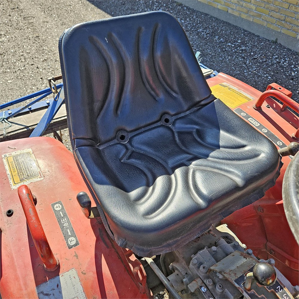 Tractor municipal Yanmar 1510 D: foto 12