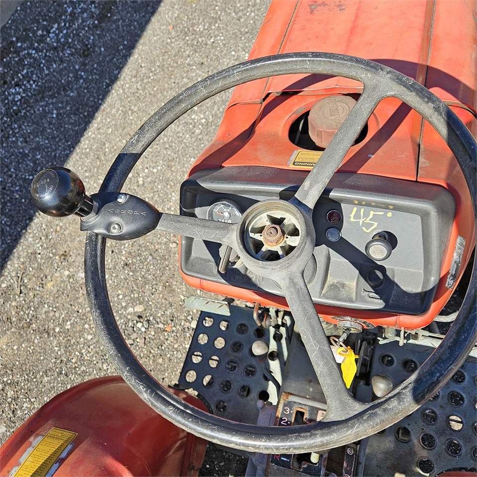 Tractor municipal Yanmar 1510 D: foto 16