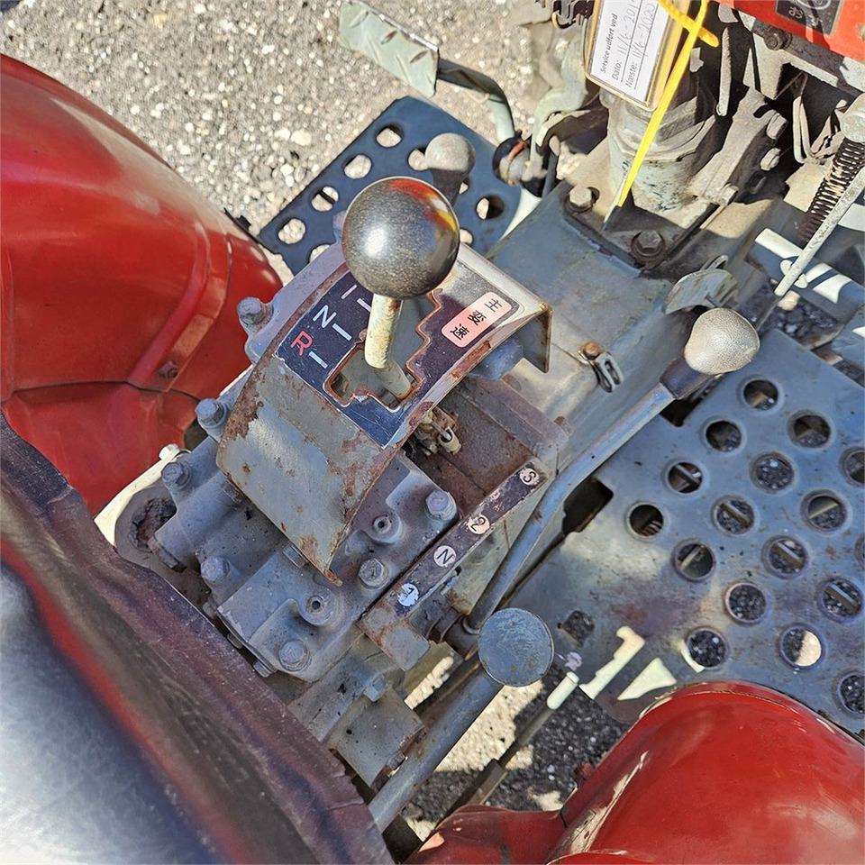 Tractor municipal Yanmar 1510 D: foto 13