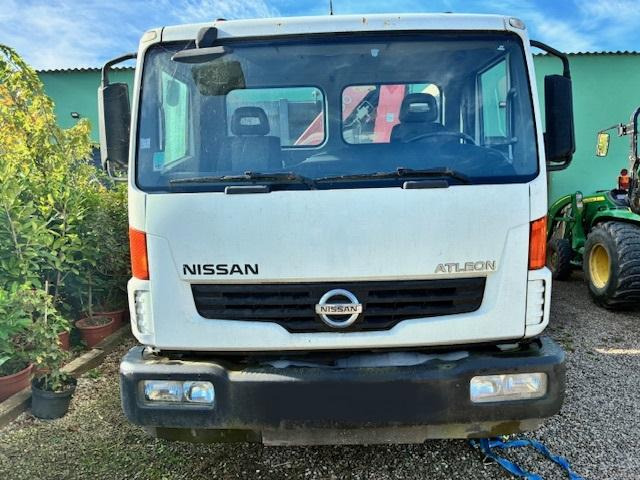 Camión multibasculante, Camión grúa Nissan ATLEON 150.25: foto 6