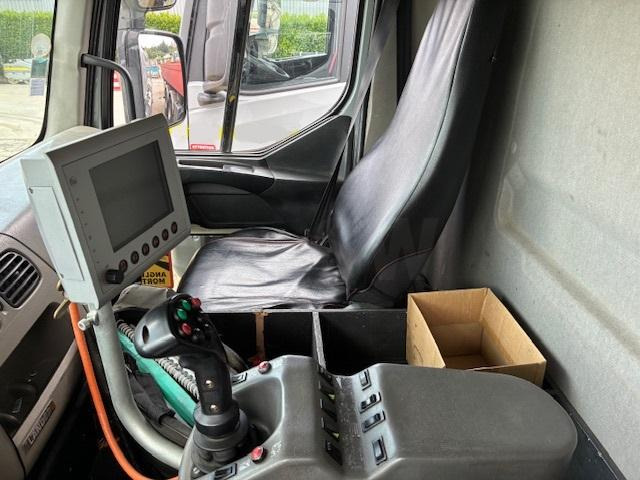 Renault GRAVILLONNEUSE RGS - Distribuidor de asfalto: foto 4 Renault GRAVILLONNEUSE RGS - Distribuidor de asfalto: foto 4