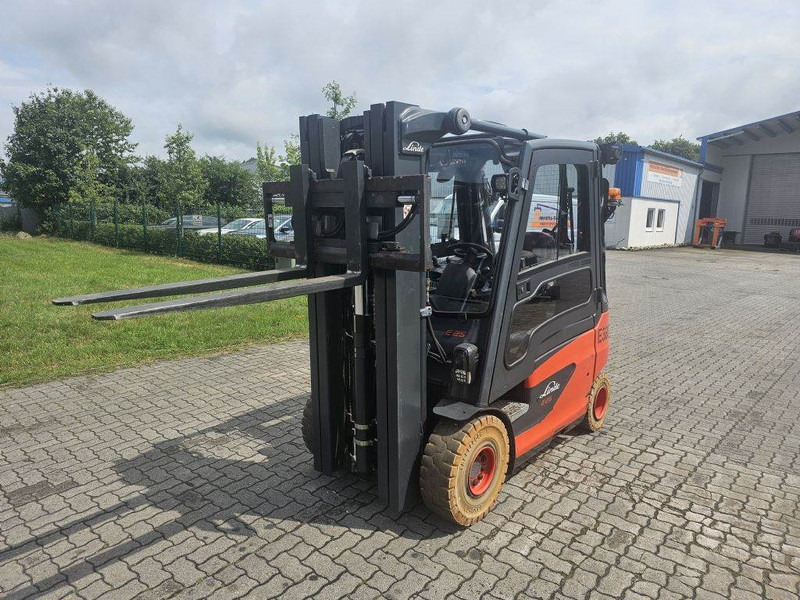 Linde E25-01 UVV - Carretilla elevadora eléctrica: foto 1 Linde E25-01 UVV - Carretilla elevadora eléctrica: foto 1