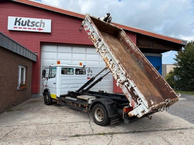 Mercedes-Benz Vario 818 D Abrollkipper mit Container - Camión multibasculante: foto 4 Mercedes-Benz Vario 818 D Abrollkipper mit Container - Camión multibasculante: foto 4
