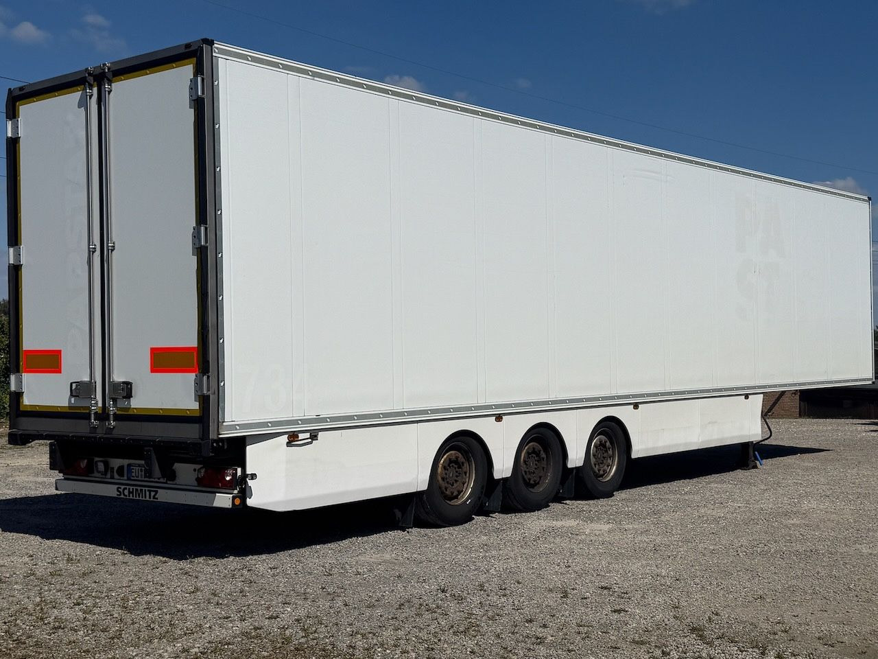 Schmitz Cargobull SKO 24 Doppelstock-Koffer mit Türen isoliert - Semirremolque caja cerrada: foto 3 Schmitz Cargobull SKO 24 Doppelstock-Koffer mit Türen isoliert - Semirremolque caja cerrada: foto 3