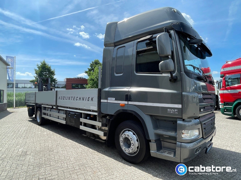 DAF CF 85 .360 4x2 Euro 5 - Open laadbak - Bouwjaar 2012 - Kooi-aap meeneemheftruck - Camión caja abierta: foto 2 DAF CF 85 .360 4x2 Euro 5 - Open laadbak - Bouwjaar 2012 - Kooi-aap meeneemheftruck - Camión caja abierta: foto 2
