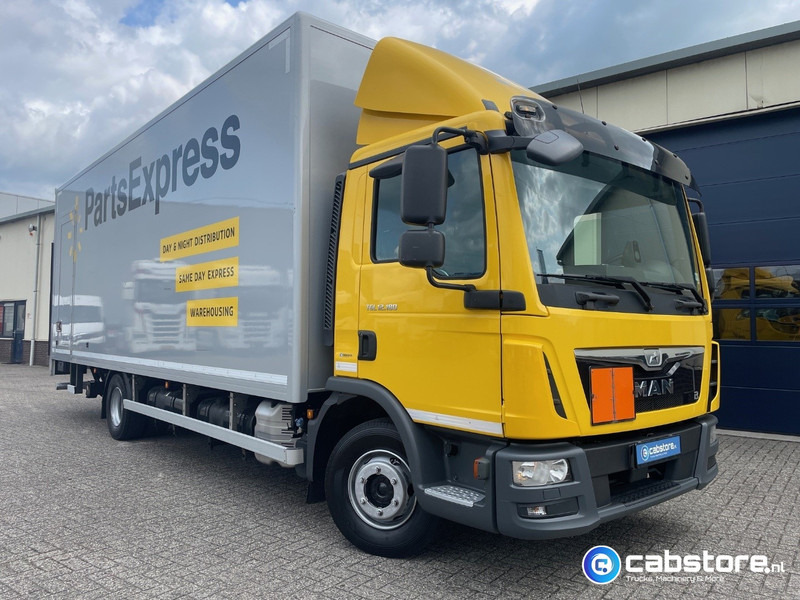 MAN TGL 12.180 4x2 Euro 6 Bakwagen MAN TGL 12.180 Bakwagen Euro 6 - Bouwjaar 2016 - Km 394.831 - Laadklep - Good condition - Camión caja cerrada: foto 2 MAN TGL 12.180 4x2 Euro 6 Bakwagen MAN TGL 12.180 Bakwagen Euro 6 - Bouwjaar 2016 - Km 394.831 - Laadklep - Good condition - Camión caja cerrada: foto 2