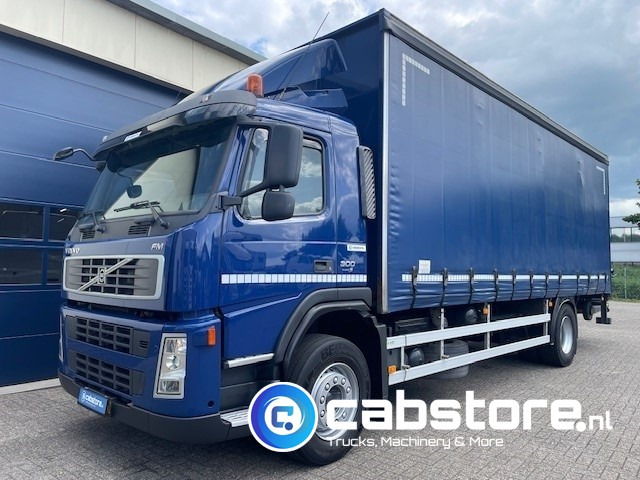 Volvo FM9 4X2R FAL9.0 RAD-A4 Volvo FM300 4x2 Euro 5 bakwagen - Schuifzeilen - Laadklep 2000 kg - Bouwjaar 2008 - Kooi-Aap heftruck - Furgoneta caja cerrada: foto 2 Volvo FM9 4X2R FAL9.0 RAD-A4 Volvo FM300 4x2 Euro 5 bakwagen - Schuifzeilen - Laadklep 2000 kg - Bouwjaar 2008 - Kooi-Aap heftruck - Furgoneta caja cerrada: foto 2