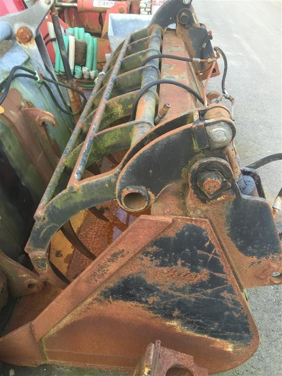 Chief Sonstiges - Cargador frontal para tractor: foto 1 Chief Sonstiges - Cargador frontal para tractor: foto 1