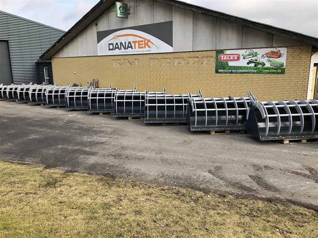 Sonarol Sonarol Heavy Duty Multiskovl - Cargador frontal para tractor: foto 1 Sonarol Sonarol Heavy Duty Multiskovl - Cargador frontal para tractor: foto 1