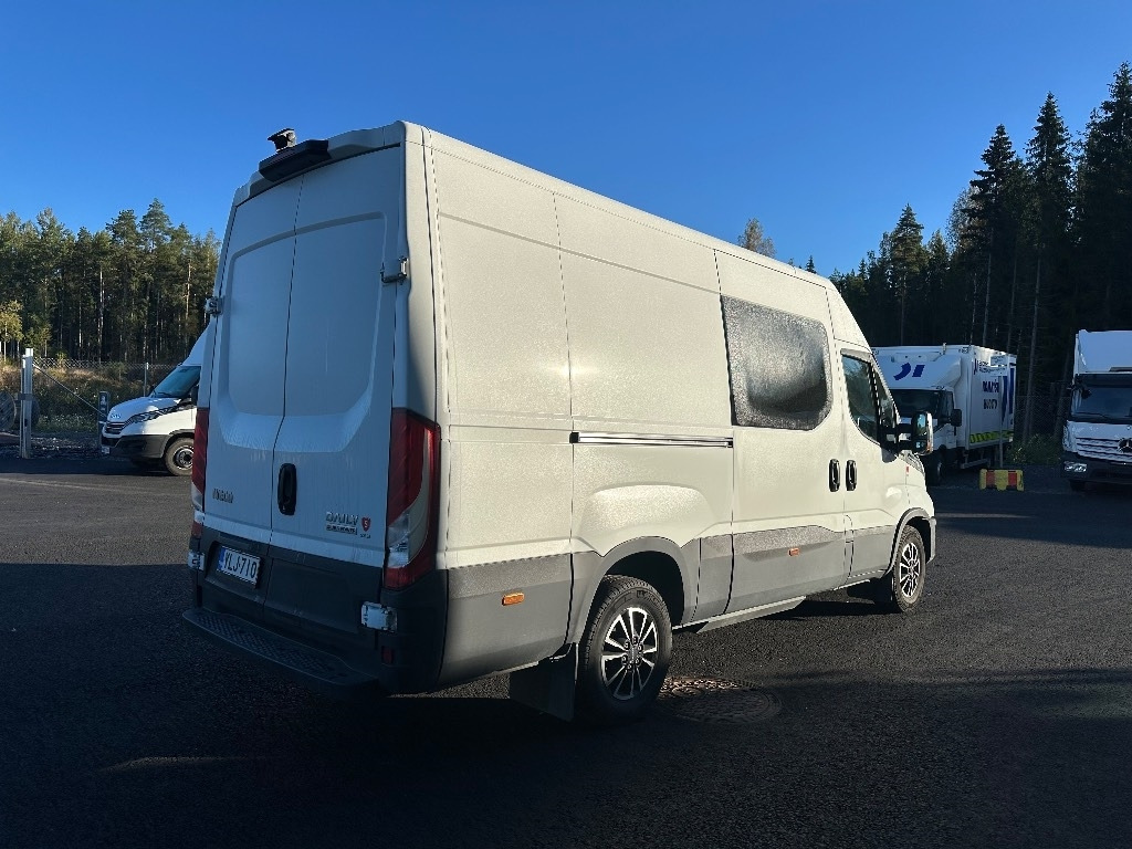 Iveco Daily 35S14 CNG A8 Huom! 6hlö PAKETTIAUTO - Furgón: foto 4 Iveco Daily 35S14 CNG A8 Huom! 6hlö PAKETTIAUTO - Furgón: foto 4