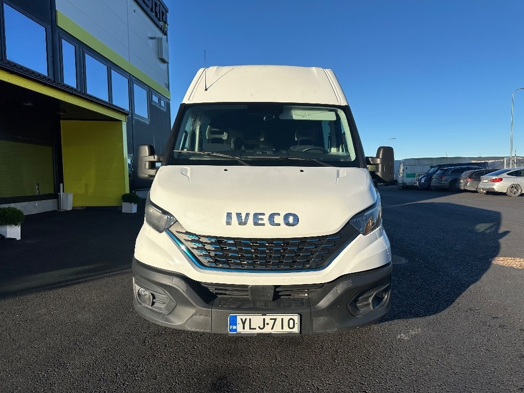 Iveco Daily 35S14 CNG A8 Huom! 6hlö PAKETTIAUTO - Furgón: foto 2 Iveco Daily 35S14 CNG A8 Huom! 6hlö PAKETTIAUTO - Furgón: foto 2