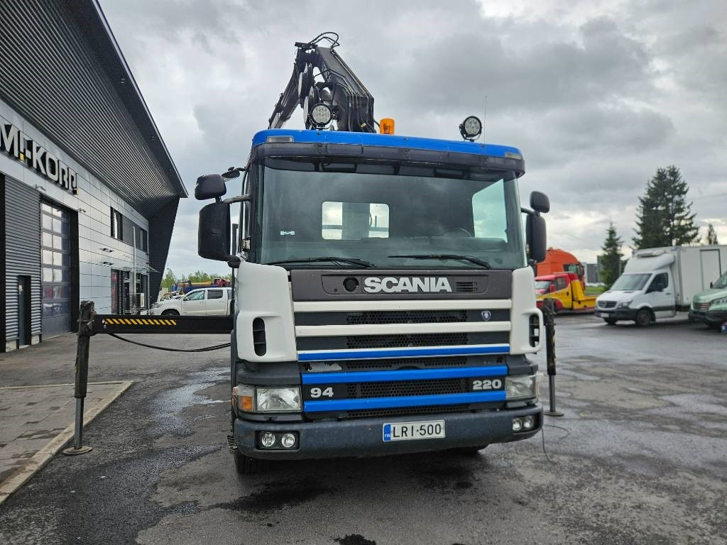 Scania P 94 DB 220 Hiab 135-4 lisähydrauliikalla - Camión grúa: foto 2 Scania P 94 DB 220 Hiab 135-4 lisähydrauliikalla - Camión grúa: foto 2