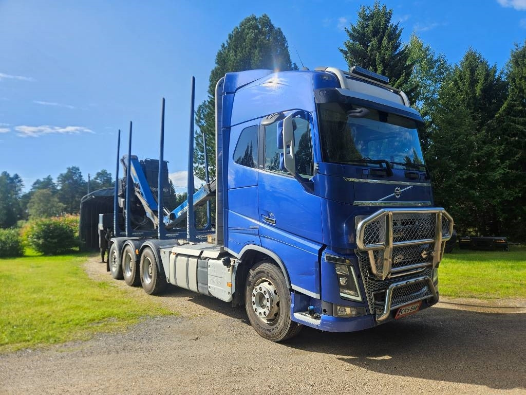 Volvo FH 16 750 8x4 76tn yhdistelmä - Camión forestal: foto 1 Volvo FH 16 750 8x4 76tn yhdistelmä - Camión forestal: foto 1
