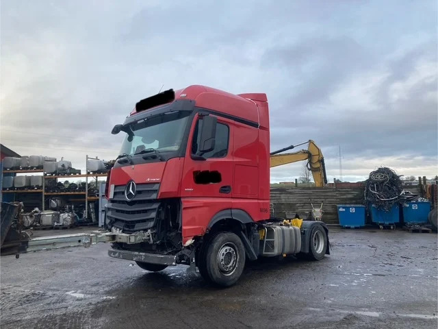 Mercedes Actros 1851 - Cabeza tractora: foto 1 Mercedes Actros 1851 - Cabeza tractora: foto 1