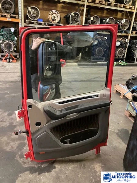 DAF RH door – DAF 1881863 - Carrocería y exterior para Camión: foto 2 DAF RH door – DAF 1881863 - Carrocería y exterior para Camión: foto 2
