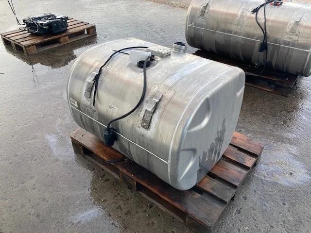 Scania Diesel tank – Scania 2713470 - Depósito de combustible para Camión: foto 3 Scania Diesel tank – Scania 2713470 - Depósito de combustible para Camión: foto 3