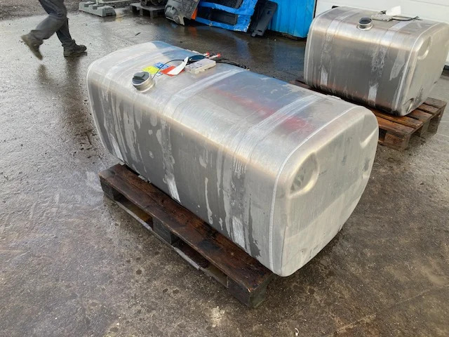 Scania Diesel tank – Scania 2714200 - Depósito de combustible para Camión: foto 1 Scania Diesel tank – Scania 2714200 - Depósito de combustible para Camión: foto 1