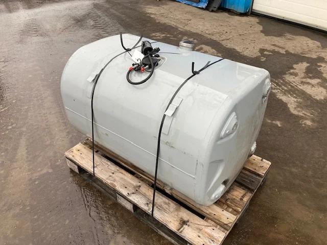 Scania Diesel tank – Scania 2849797 - Depósito de combustible para Camión: foto 2 Scania Diesel tank – Scania 2849797 - Depósito de combustible para Camión: foto 2