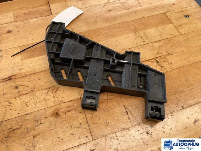 Scania spoiler beslag RH – Scania 2326969 - Carrocería y exterior para Camión: foto 2 Scania spoiler beslag RH – Scania 2326969 - Carrocería y exterior para Camión: foto 2