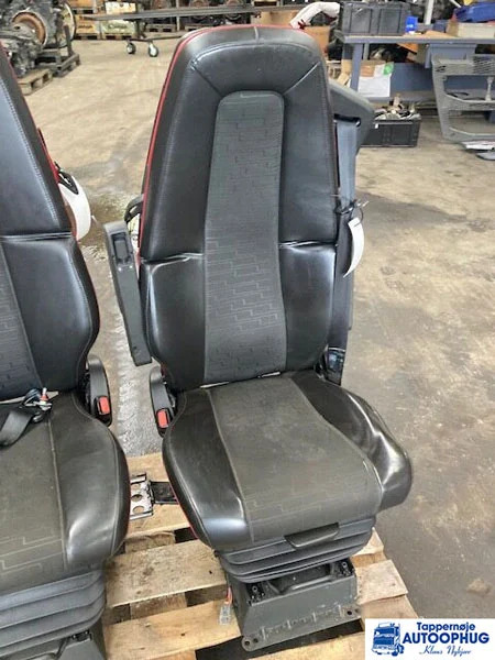 Volvo Sæde LH Volvo 84165773 - Cabina e interior para Camión: foto 2 Volvo Sæde LH Volvo 84165773 - Cabina e interior para Camión: foto 2