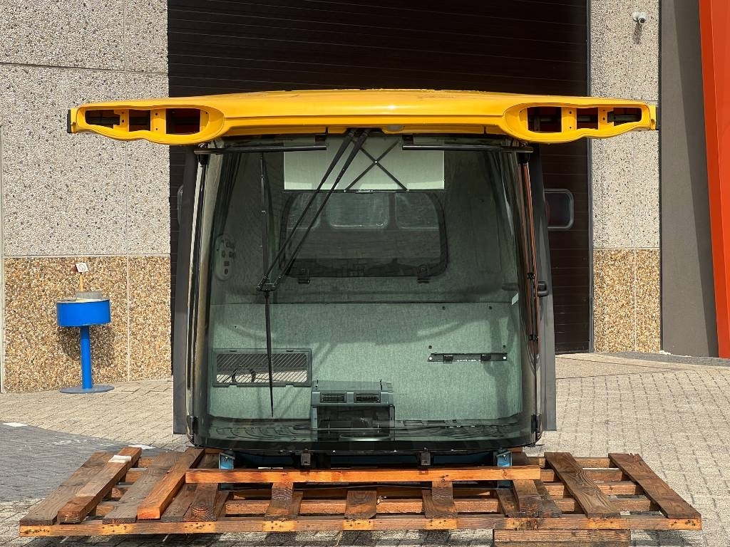 New Holland Cabine - New Holland CR8070, CR8080, CR9070, CR908 - Accesorios para cosechadoras: foto 3 New Holland Cabine - New Holland CR8070, CR8080, CR9070, CR908 - Accesorios para cosechadoras: foto 3