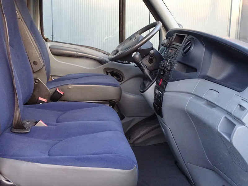 Iveco Daily 35C18 BE TREKKER 3 ZITS EURO 5 12 TON - Cabeza tractora: foto 3 Iveco Daily 35C18 BE TREKKER 3 ZITS EURO 5 12 TON - Cabeza tractora: foto 3