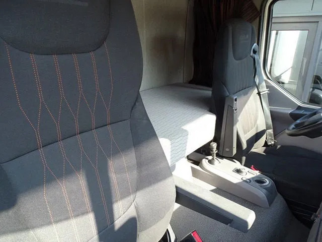 Camión caja cerrada DAF LF 260 16 TON SLEEPER BOX 720X250X244 LBW 1.5 T: foto 10