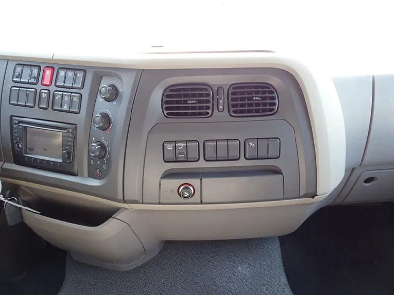 Camión caja cerrada DAF LF 260 16 TON SLEEPER BOX 720X250X244 LBW 1.5 T: foto 9