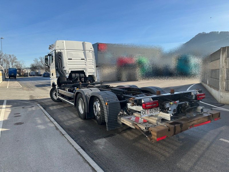 MAN TGX 26.520 6X2-4 LL klima intarder Led - Camión chasis: foto 3 MAN TGX 26.520 6X2-4 LL klima intarder Led - Camión chasis: foto 3