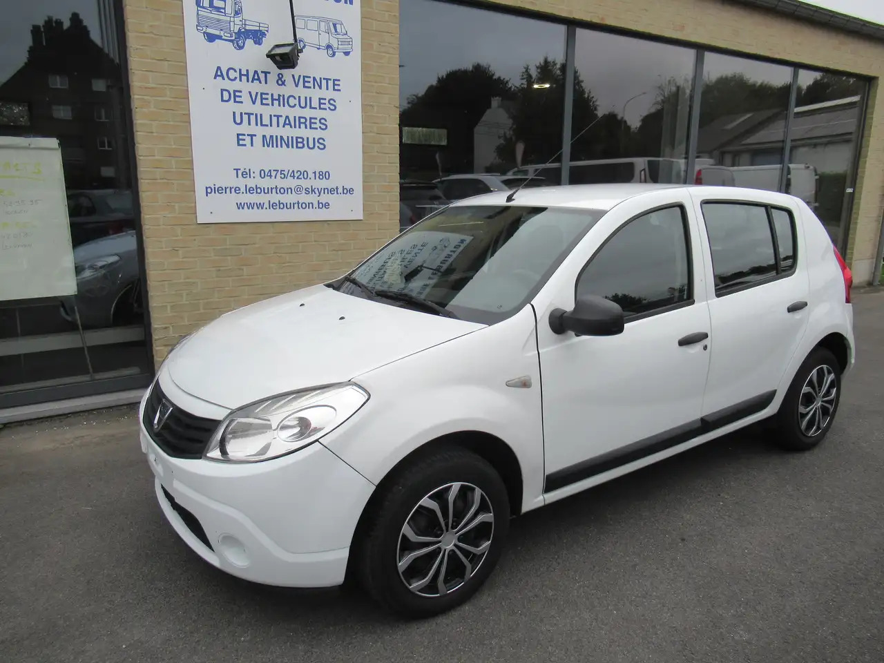 Dacia Sandero Sandero 1.2i Ambiance - Coche: foto 1 Dacia Sandero Sandero 1.2i Ambiance - Coche: foto 1