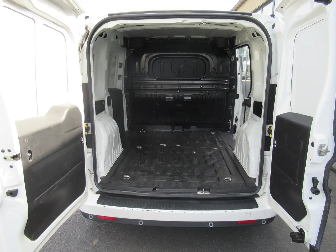 Fiat Doblo CLIM AUTO, NAVI, CRUISE 10500€+TVA/BTW - Furgoneta pequeña: foto 5 Fiat Doblo CLIM AUTO, NAVI, CRUISE 10500€+TVA/BTW - Furgoneta pequeña: foto 5