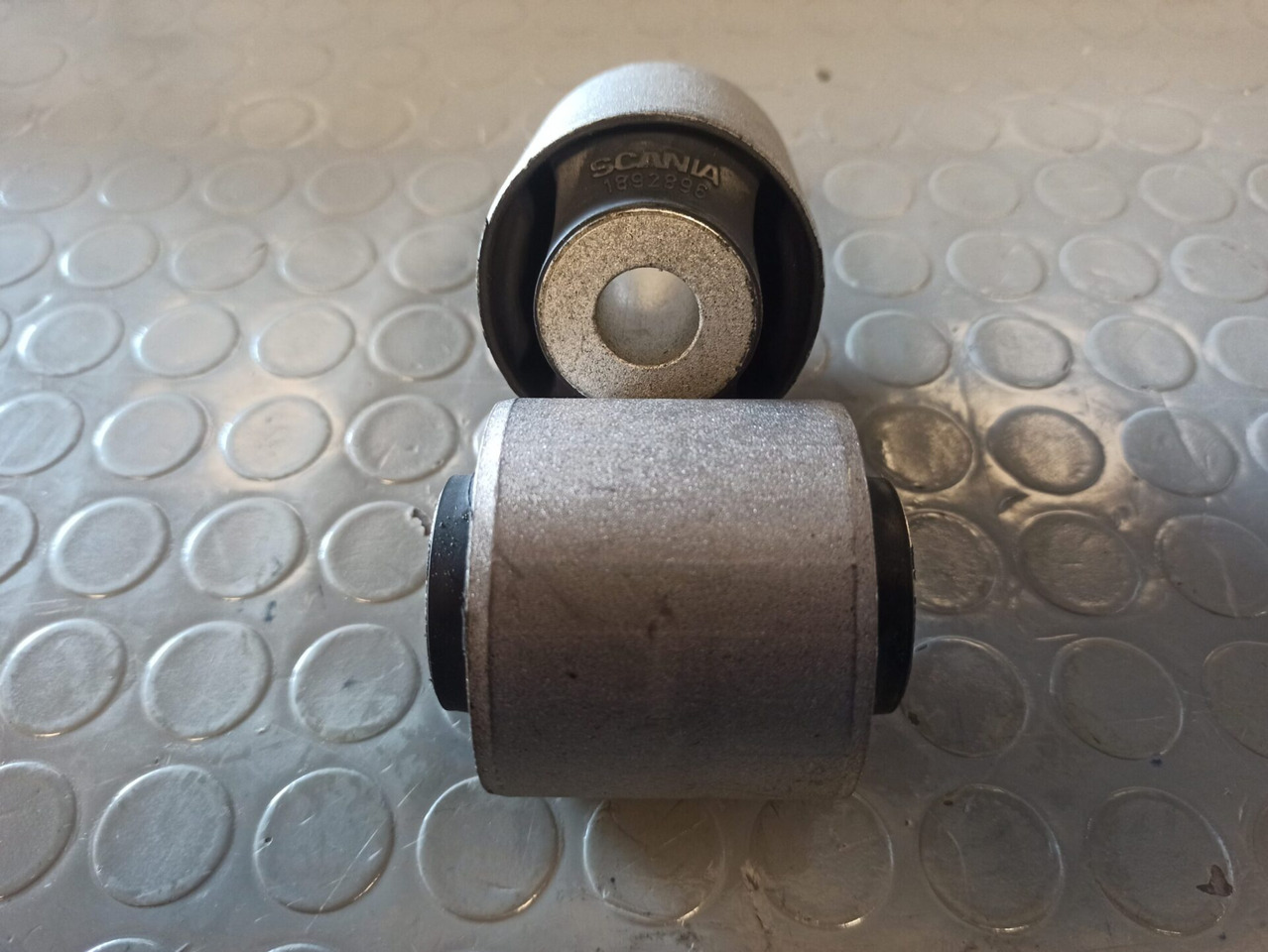 SCANIA BUSH - 1892896 - Suspensión de cabina para Camión: foto 1 SCANIA BUSH - 1892896 - Suspensión de cabina para Camión: foto 1