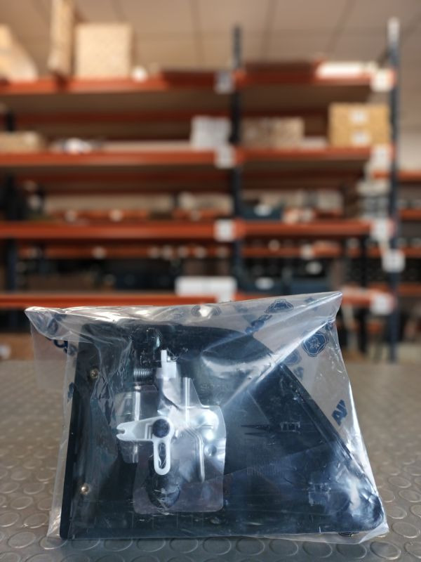 SCANIA DOOR HANDLE 2371254, 2145647 - Puerta y piezas para Camión: foto 1 SCANIA DOOR HANDLE 2371254, 2145647 - Puerta y piezas para Camión: foto 1