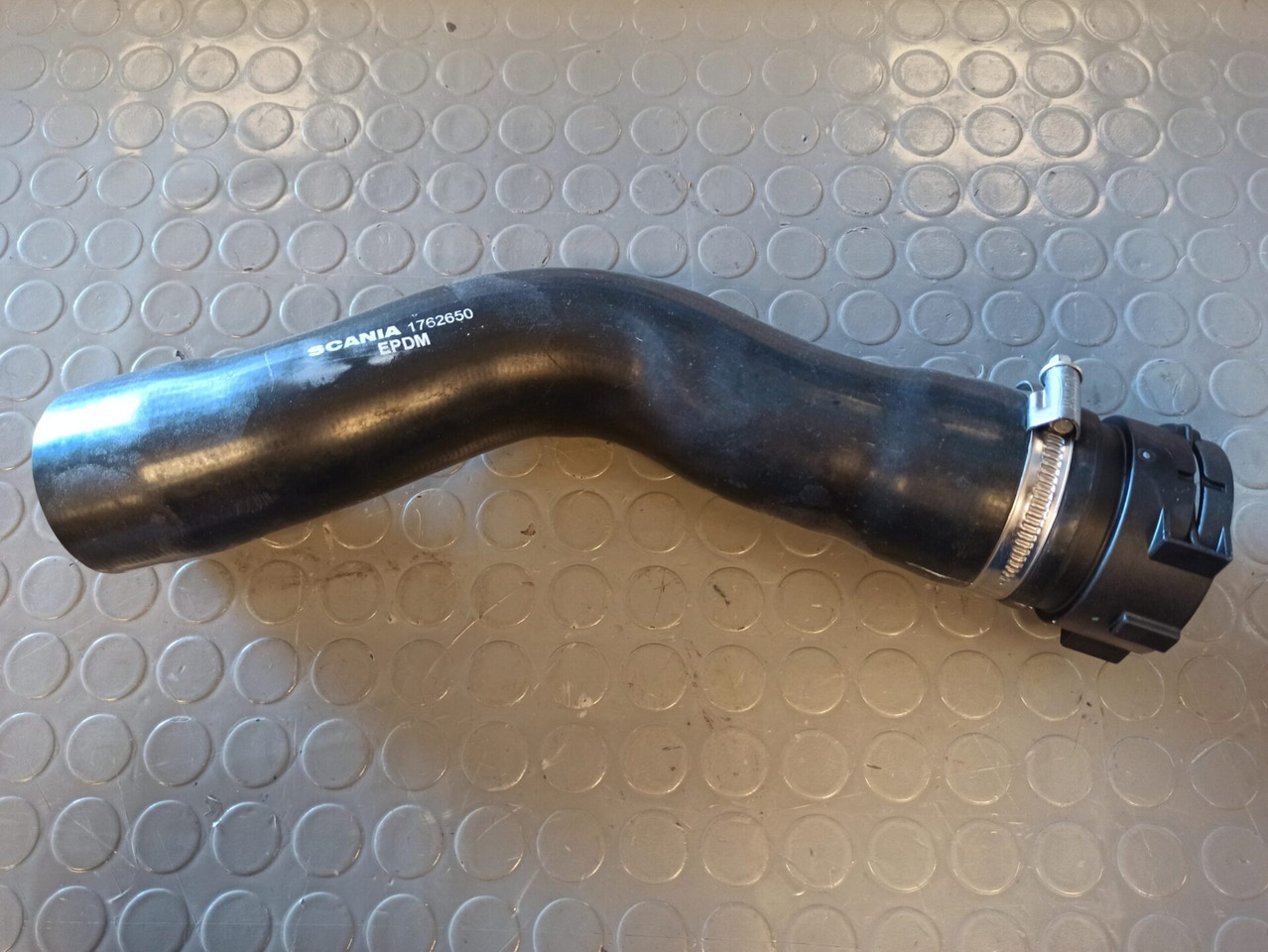 SCANIA HOSE - 1762650 - Sistema de refrigeración para Camión: foto 1 SCANIA HOSE - 1762650 - Sistema de refrigeración para Camión: foto 1