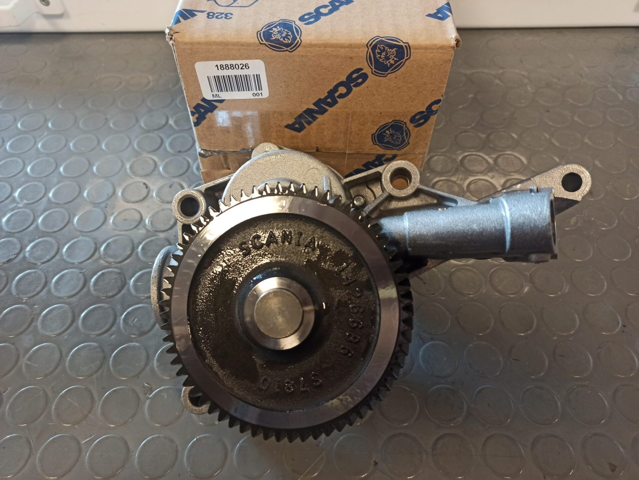 SCANIA OIL PUMP - 1888026 - Bomba de aceite para Camión: foto 1 SCANIA OIL PUMP - 1888026 - Bomba de aceite para Camión: foto 1