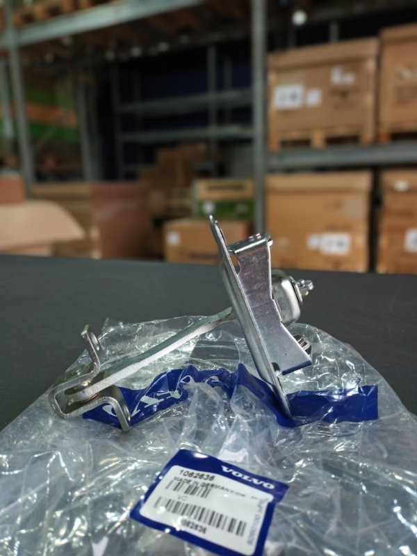 VOLVO DOOR STOP 1062636 - Puerta y piezas para Camión: foto 1 VOLVO DOOR STOP 1062636 - Puerta y piezas para Camión: foto 1