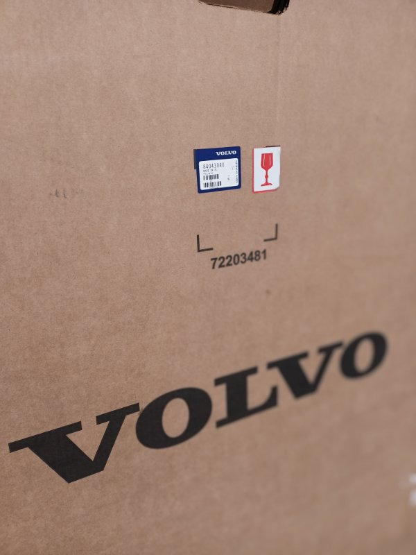 VOLVO DOOR WINDOW PANE 84043040 - Puerta y piezas para Camión: foto 2 VOLVO DOOR WINDOW PANE 84043040 - Puerta y piezas para Camión: foto 2