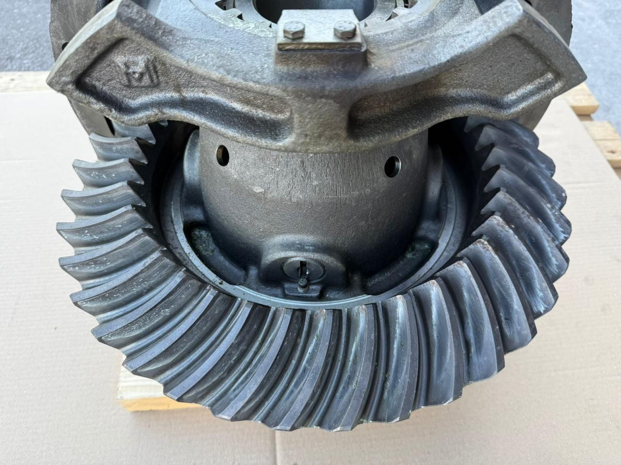 VOLVO Differential Groups 20864048 - Eje y piezas para Camión: foto 3 VOLVO Differential Groups 20864048 - Eje y piezas para Camión: foto 3