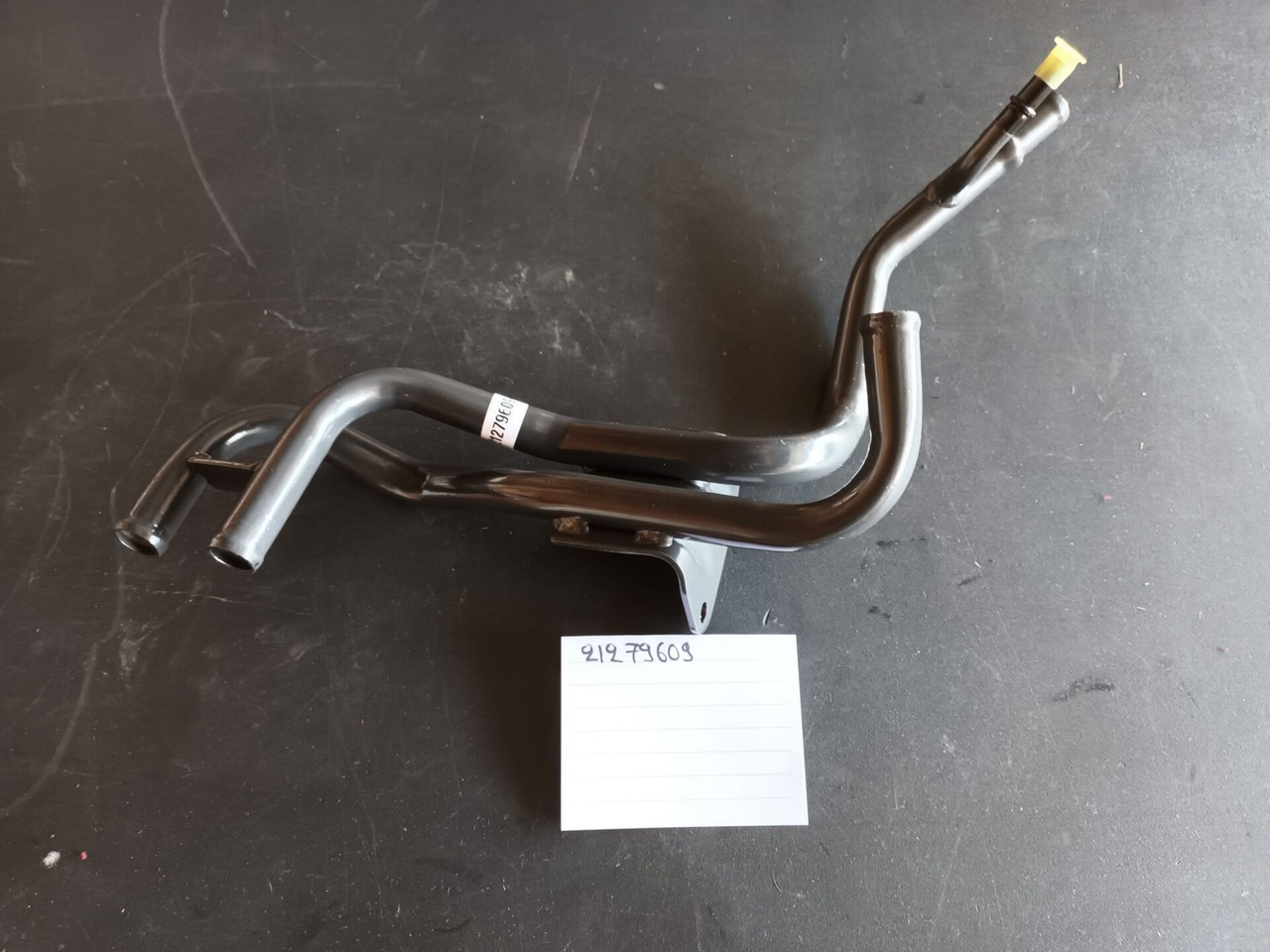 VOLVO PIPE - 21279609 - Calefacción/ Ventilación para Camión: foto 1 VOLVO PIPE - 21279609 - Calefacción/ Ventilación para Camión: foto 1