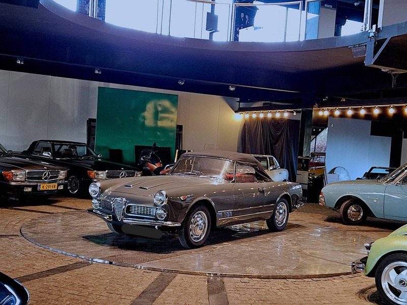 Alfa Romeo 2000 Spider - Sedan: foto 3 Alfa Romeo 2000 Spider - Sedan: foto 3