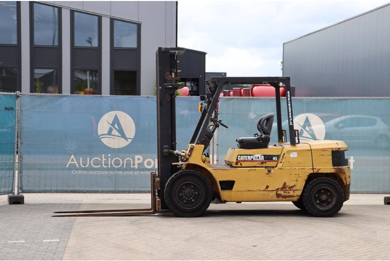 Caterpillar DP45 - Carretilla elevadora diésel: foto 1 Caterpillar DP45 - Carretilla elevadora diésel: foto 1