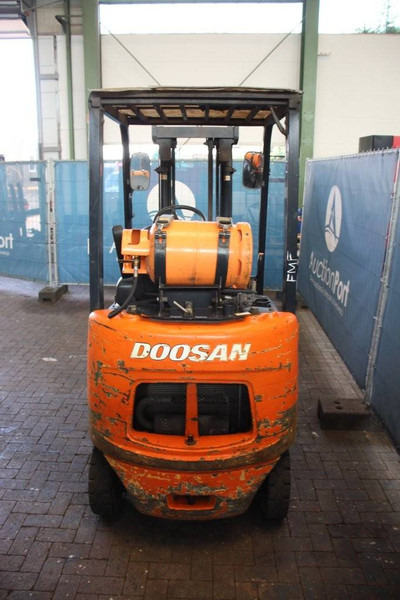 Doosan G15S-5 - Carretilla elevadora de gas: foto 4 Doosan G15S-5 - Carretilla elevadora de gas: foto 4