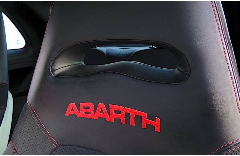 Fiat 500 Abarth Tributo Ferrari (limited 142/200) - Sedan: foto 5 Fiat 500 Abarth Tributo Ferrari (limited 142/200) - Sedan: foto 5