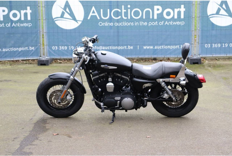 Harley-Davidson Sporster XL1200 Custom - Motocicleta: foto 2 Harley-Davidson Sporster XL1200 Custom - Motocicleta: foto 2