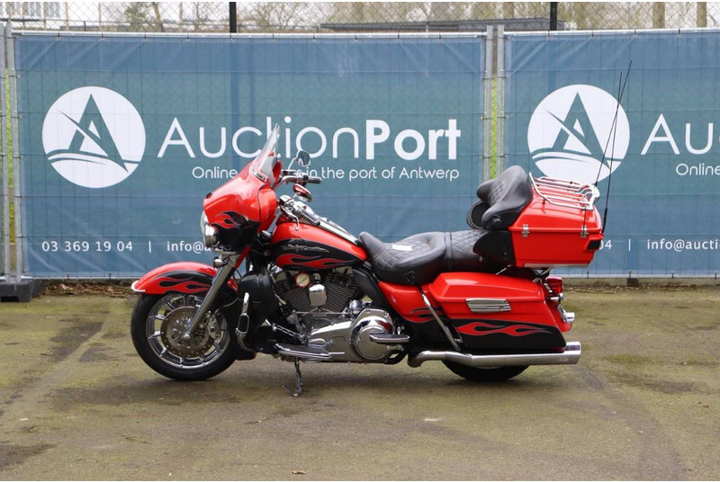 Harley-Davidson Ultra Glide CVO - Motocicleta: foto 2 Harley-Davidson Ultra Glide CVO - Motocicleta: foto 2
