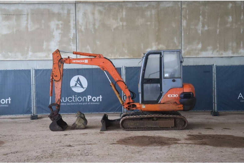 Hitachi EX30-2 - Excavadora de cadenas: foto 2 Hitachi EX30-2 - Excavadora de cadenas: foto 2